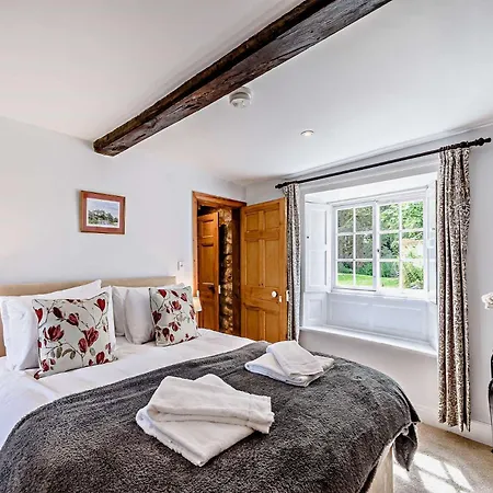 8 Bed In Ripon 72263 Holiday home *