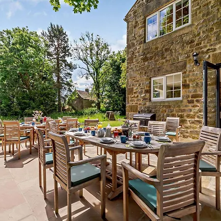 8 Bed In Ripon 72263 Holiday home *